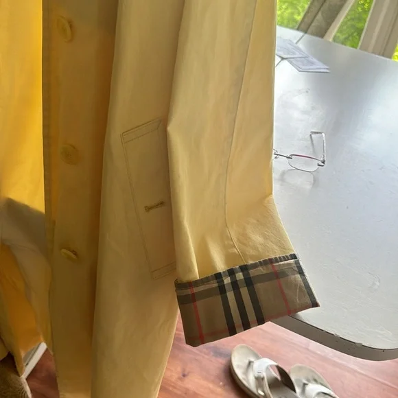 Yellow trench coat - Picture 5 of 7